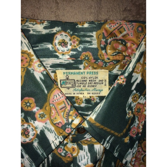 *SOLD* 1960s Vintage button down collared t-shirt - Picture 2 of 7